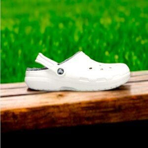 CROCS White clogs gray insulated fur lined shoes women’s size 9 Men’s size 7